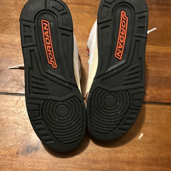 Air Jordan 3 Retro SE $150
White/Mars Stone/ Team Orange/Black
Size 5.5Y - Picture 9 of 9